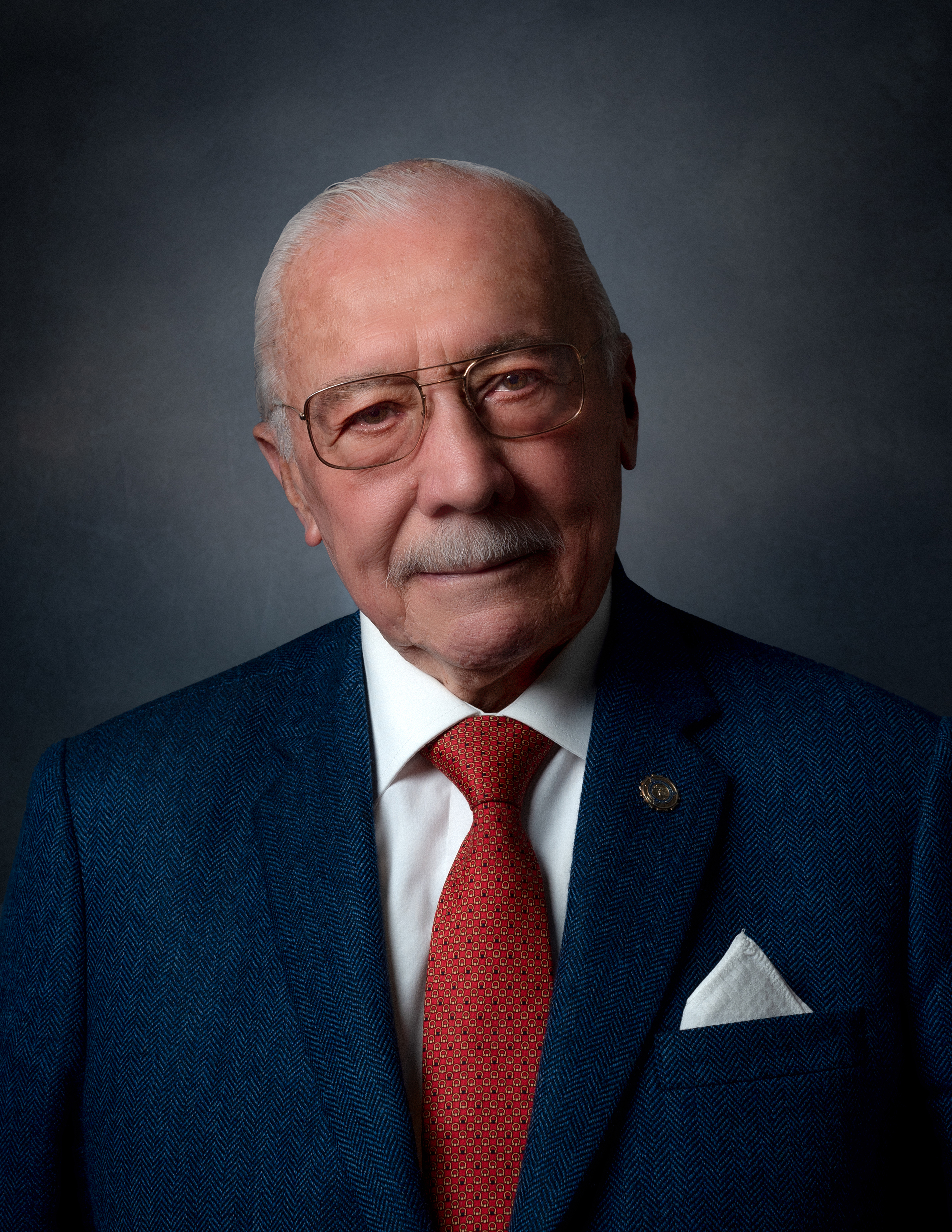 Hernando Roa Suarez Director Biblioteca Image